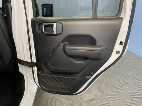 Certified 2024 Jeep Gladiator Sport image 35