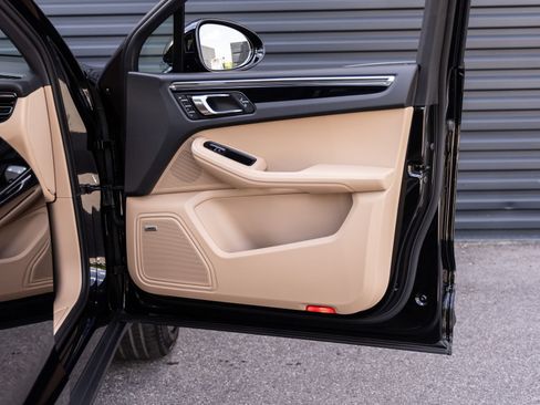 Certified 2026 Porsche Macan AWD/4WD image 31