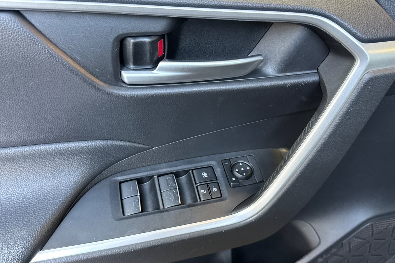 Used 2023 Toyota RAV4 XLE Premium FWD image 14