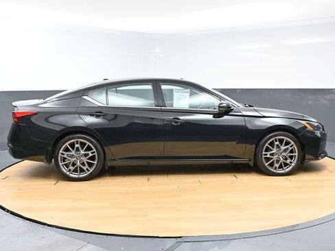 Used 2024 Nissan Altima 2.0 SR FWD image 8