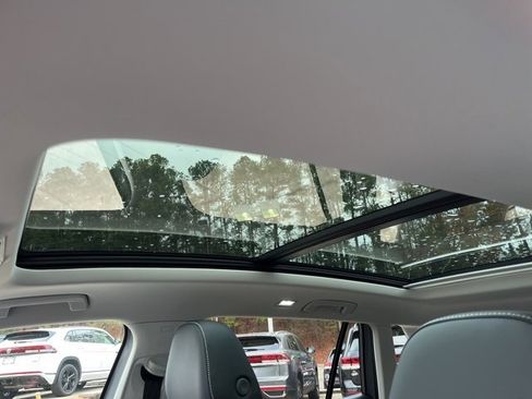 New 2026 Volkswagen Tiguan SE image 11