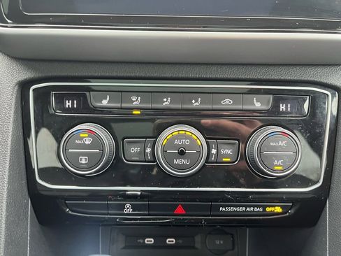 Certified 2022 Volkswagen Atlas Cross Sport SE image 19