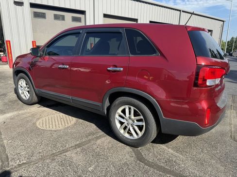 Used 2014 Kia Sorento LX FWD image 2