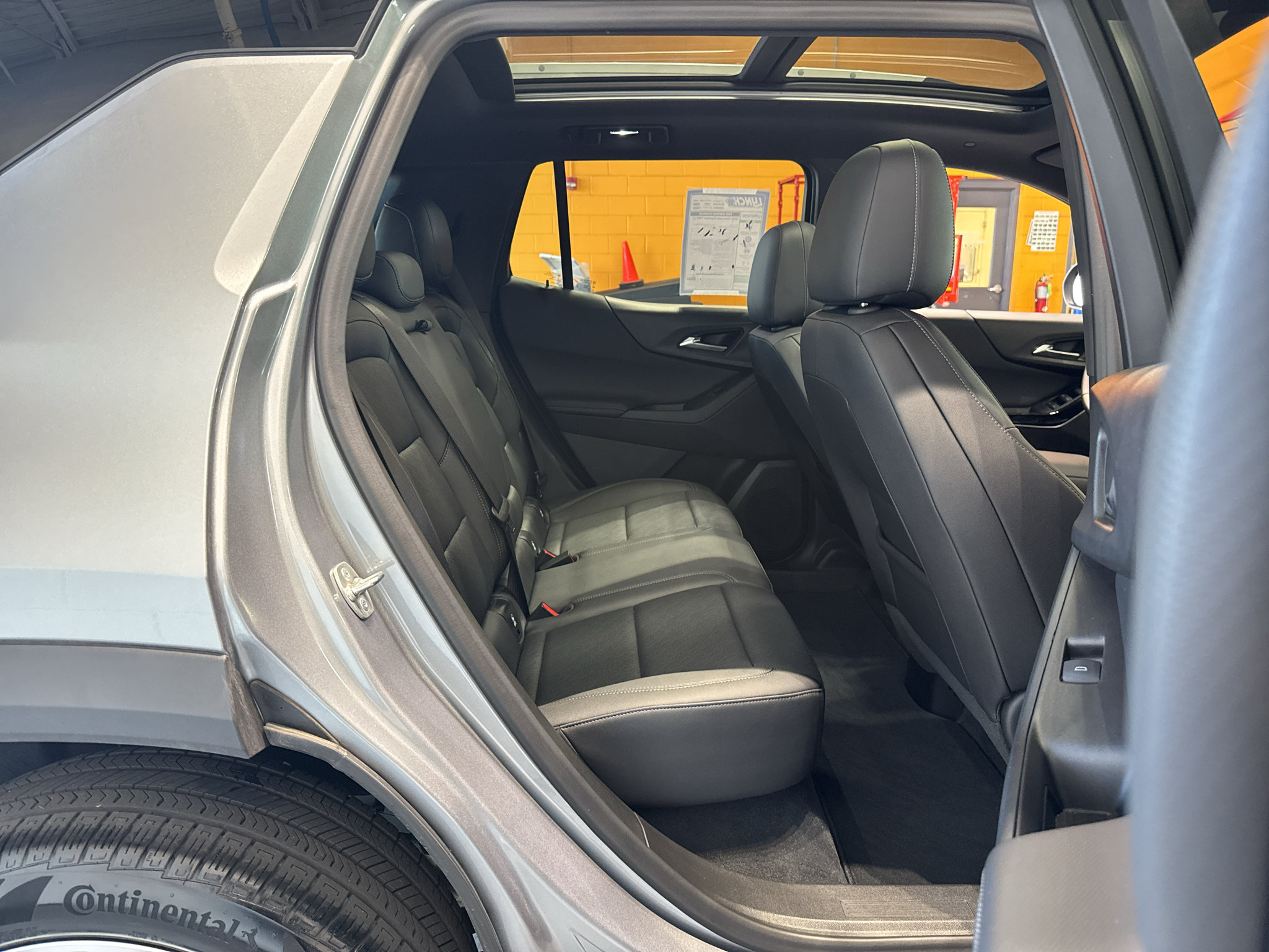 Used 2025 Chevrolet Equinox LT w/ Convenience Package II FWD image 19