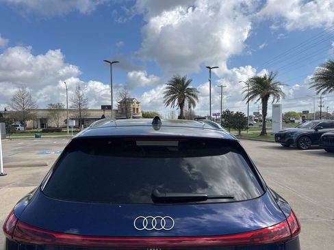 Used 2025 Audi Q5 Premium w/ Convenience Package image 3