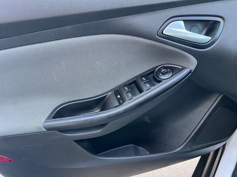 Used 2013 Ford Focus SE FWD image 22