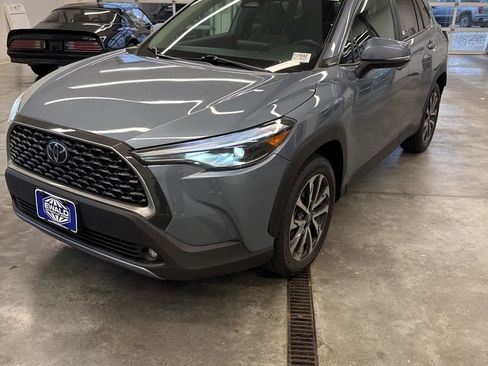 Used 2023 Toyota Corolla Cross XLE image 21