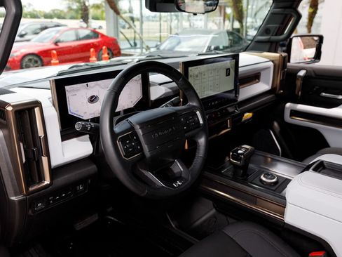 Used 2025 GMC Hummer EV 2X AWD/4WD image 30