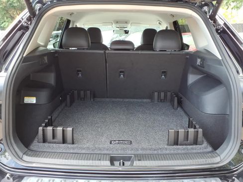 Used 2025 Volkswagen Tiguan SE AWD/4WD image 6