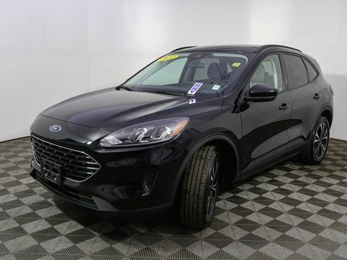 Used 2022 Ford Escape SE w/ SE Sport Appearance Package image 5
