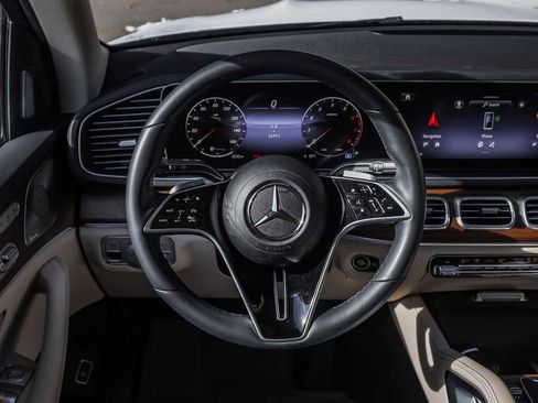 Used 2024 Mercedes-Benz GLS 450 4MATIC image 25