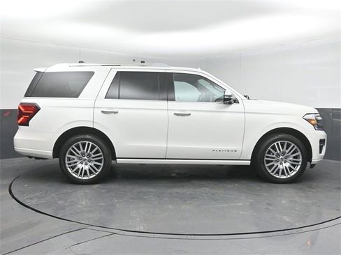 Certified 2022 Ford Expedition Platinum image 8