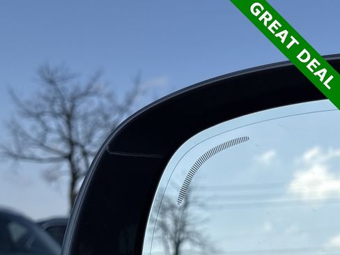 Used 2022 Volvo XC60 B5 Momentum w/ Protection Package Premier image 11