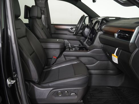 Used 2026 GMC Yukon Denali w/ Denali Reserve Package AWD/4WD image 9