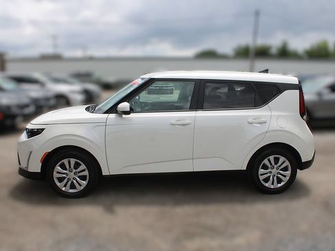 Used 2023 Kia Soul LX FWD image 13