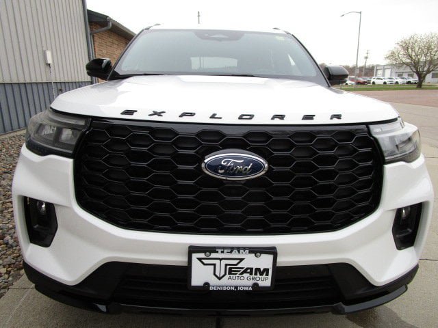 Used 2025 Ford Explorer ST-Line AWD/4WD image 2
