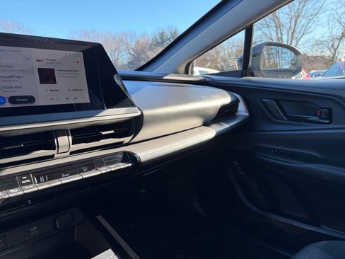 Used 2025 Toyota Prius LE image 33