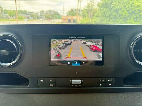 Used 2021 Mercedes-Benz Sprinter 2500 w/ Premium Package image 30
