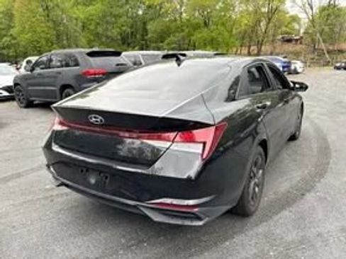 Used 2021 Hyundai Elantra SEL w/ Convenience Package FWD image 3