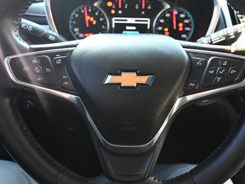 Used 2018 Chevrolet Equinox Premier image 12