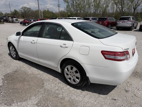 Used 2010 Toyota Camry LE FWD image 5