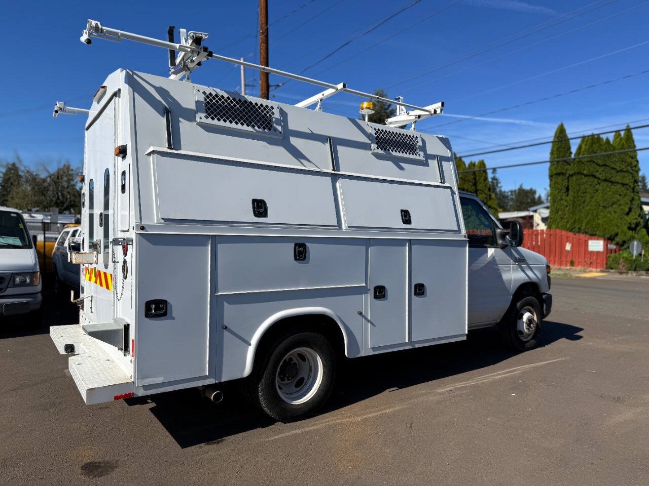 Used 2017 Ford E-350 and Econoline 350 Super Duty RWD image 2