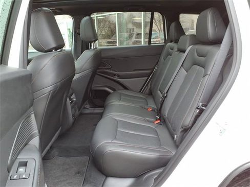 New 2026 Jeep Cherokee Overland image 27