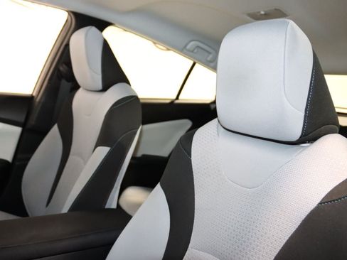 Used 2021 Toyota Prius LE FWD image 37
