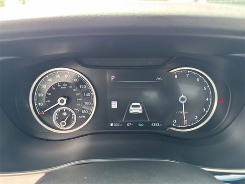 Used 2025 Genesis G70 2.5T image 18