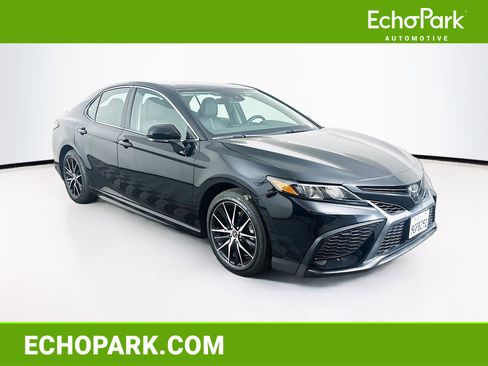 Used 2023 Toyota Camry SE image 1