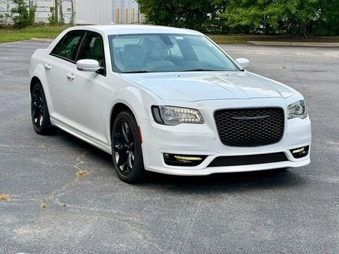 Used 2023 Chrysler 300 Touring L RWD image 11
