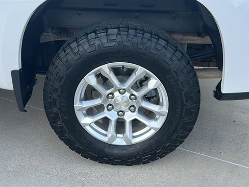 Used 2022 Chevrolet Silverado 1500 LT w/ Z71 Off-Road Package image 19