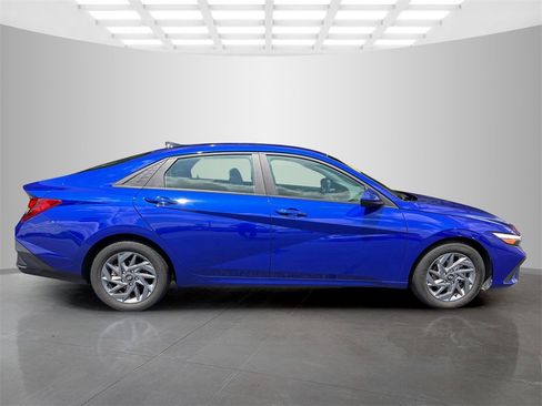 Used 2024 Hyundai Elantra SEL image 6