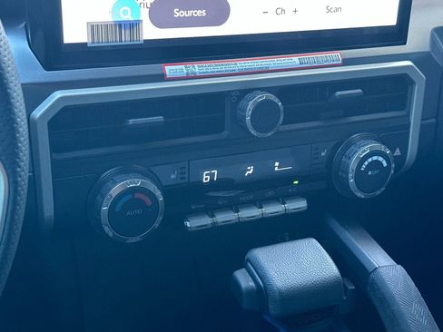 Used 2025 Toyota Tacoma TRD Off-Road image 18