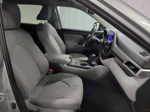 Used 2023 Toyota Highlander L FWD image 28