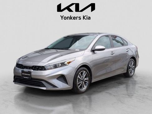 Used 2023 Kia Forte LXS FWD image 2