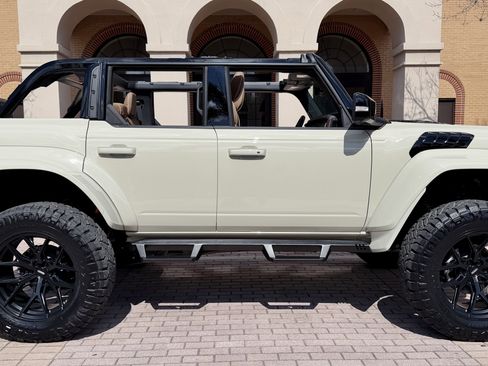 Used 2025 Ford Bronco Raptor AWD/4WD image 14