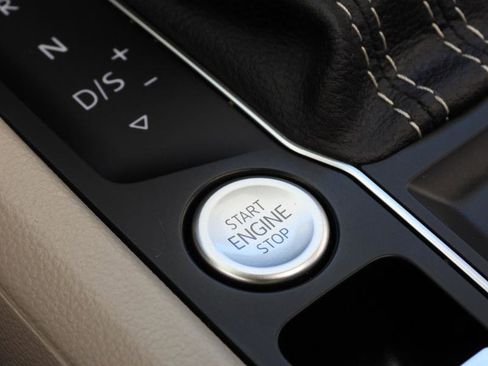 Used 2023 Volkswagen Atlas SE w/ Technology Package w/ Panoramic Sunroof Package image 58