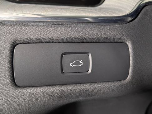 Used 2025 Volvo XC60 B5 Plus AWD/4WD image 34