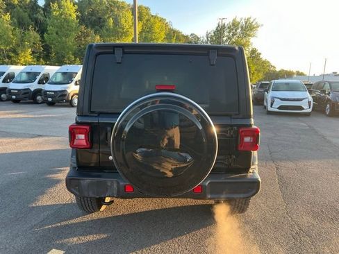 Used 2019 Jeep Wrangler Unlimited Sahara AWD/4WD image 5