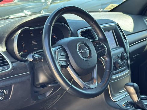 Used 2018 Jeep Grand Cherokee Limited image 10