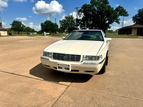 Used 2001 Cadillac Eldorado ESC w/ Comfort/Convenience Pkg image 4