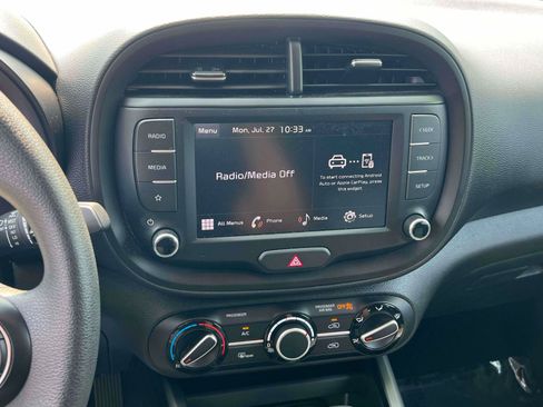 Used 2025 Kia Soul LX w/ LX Technology Package FWD image 13