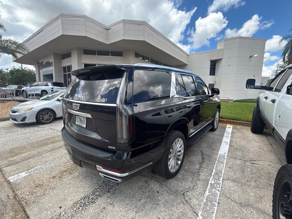 Used 2025 Cadillac Escalade Luxury RWD image 5