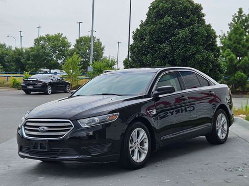 Used 2019 Ford Taurus SE FWD image 3