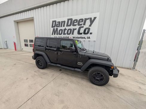 Used 2017 Jeep Wrangler Unlimited Sport w/ Connectivity Group AWD/4WD image 27