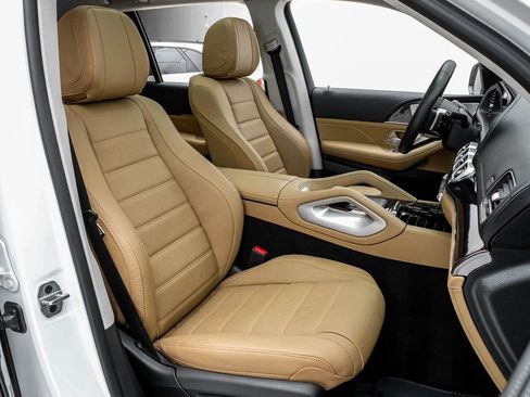 Used 2024 Mercedes-Benz GLS 580 4MATIC image 34