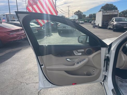 Used 2015 Mercedes-Benz C 300 4MATIC Sedan image 24