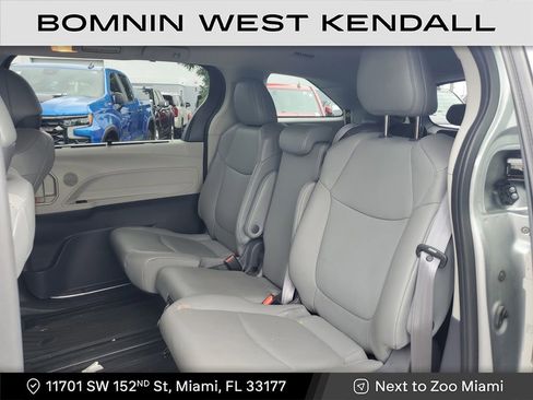 Used 2021 Toyota Sienna XLE image 18