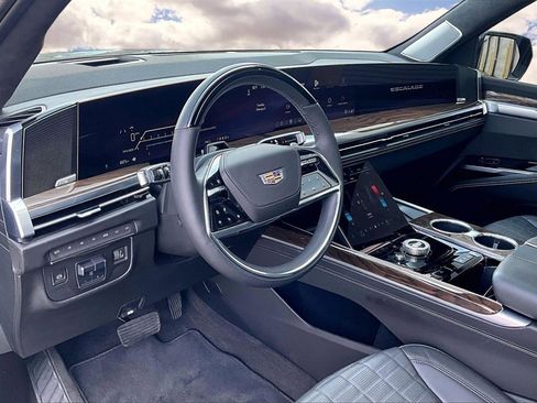 Used 2025 Cadillac Escalade ESV Sport Platinum w/ LPO, Floor Liner Package image 17